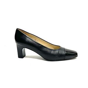 Vintage 1980s black leather conservative workwear pumps